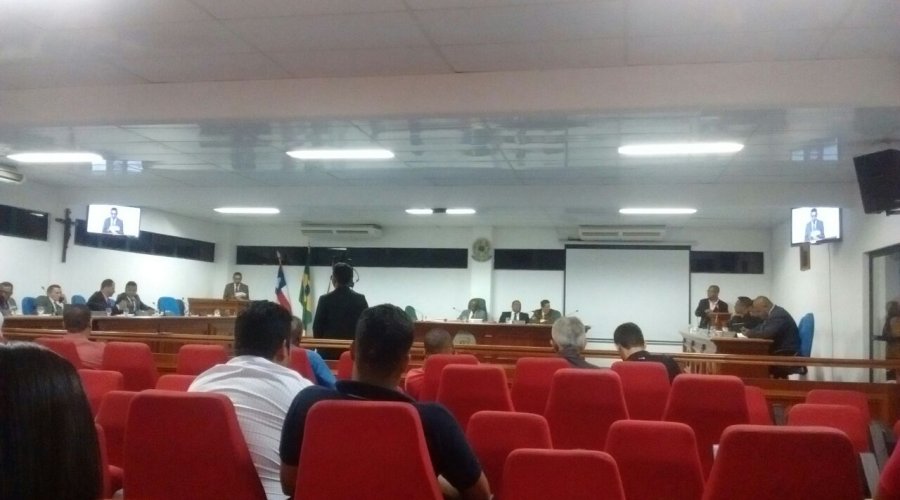 [Simões Filho: vereadores aprovam projeto que autoriza município a contrair empréstimo com Banco do Brasil]