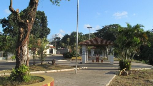 [Jovem é espancado após se envolver em confusão em Simões Filho]