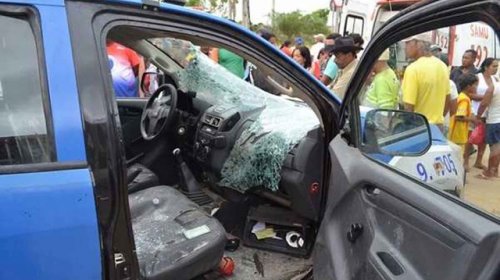 [Homem depreda viatura da Polícia Militar em Guaratinga]