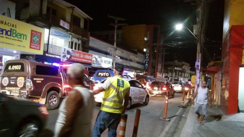 [Simões Filho: ambulante morre atingido por bala perdida após assalto as Casas Bahia]