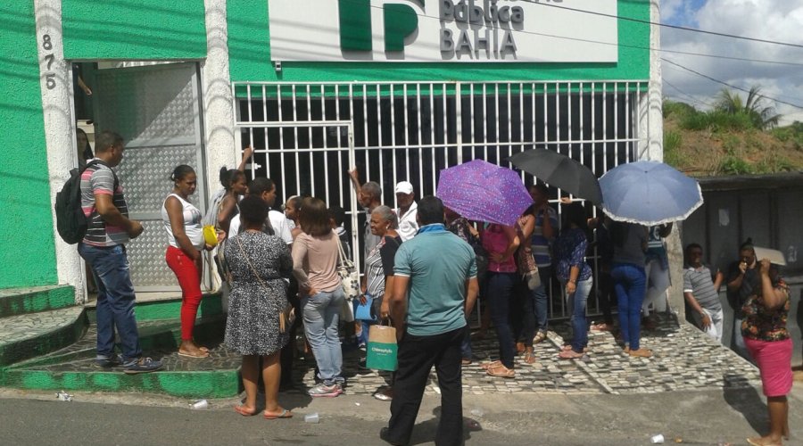 [Simões Filho: população enfrenta suplício para conseguir atendimento na Defensoria Pública]