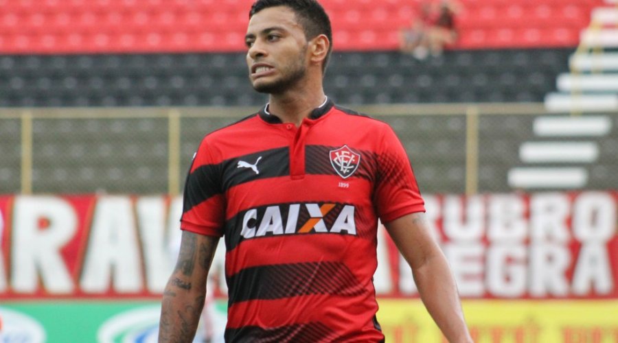 [No DM: Lesão afasta Cleiton Xavier dos gramados por 120 dias]