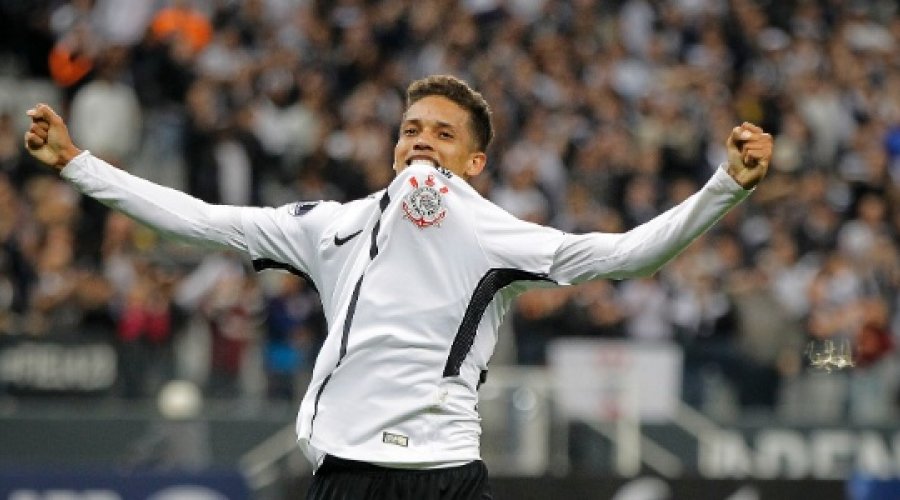[Protesto da torcida do Corinthians trava vinda de jogador para o Vitória]
