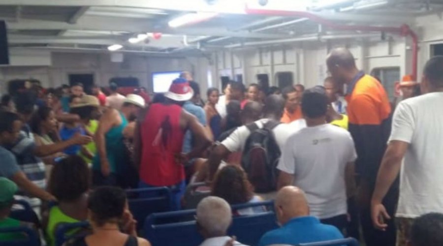 [Um idoso de 82 anos morreu após passar mal dentro do ferry-boat Pinheiro, no final da tarde desta quinta-feira (14)]