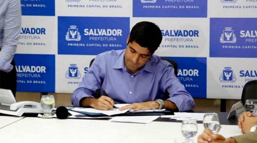 [Pé na Escola: Prefeito sanciona lei que cria o programa]