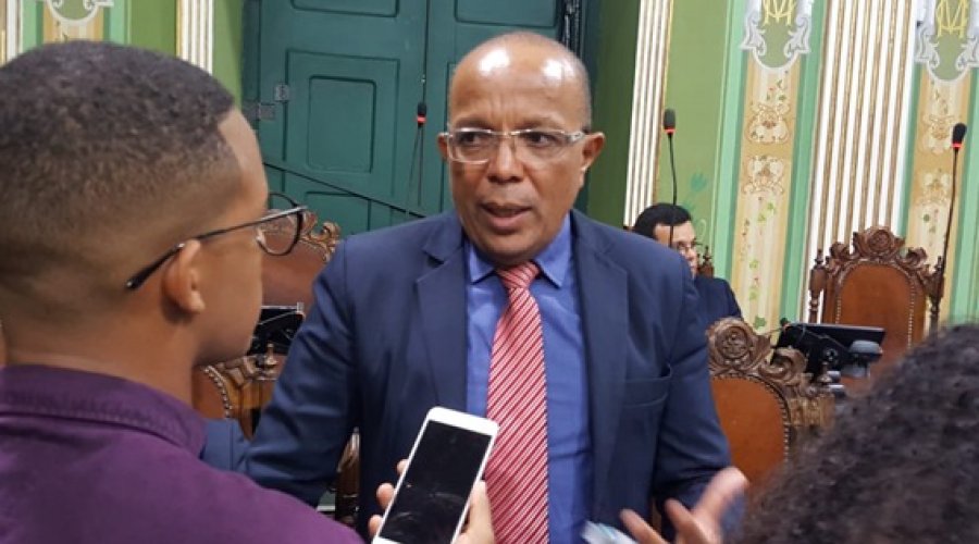 [Suíca propõe embutir custos de materiais coletivos escolares na mensalidade e prefeito sanciona lei; veja]