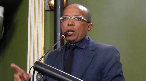 “Gastar R$ 3,7 milhões em fogos no réveillon [“Gastar R$ 3,7 milhões em fogos no réveillon