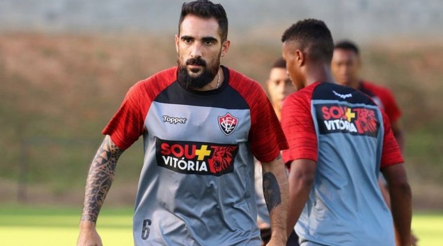 [Futuro de Escudero no Vitória pode ser decidido após reunião de hoje]