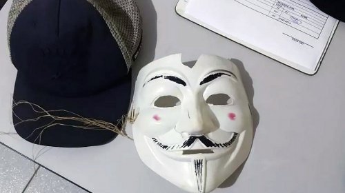 [Três mascarados invadem escola com machado no Paraná]