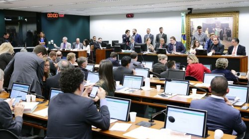 [CCJ aprova parecer a favor da reforma da Previdência; placar: 48 a 18]