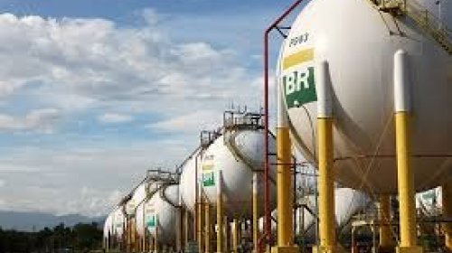 [Petrobras aprova programa de demissão voluntária]