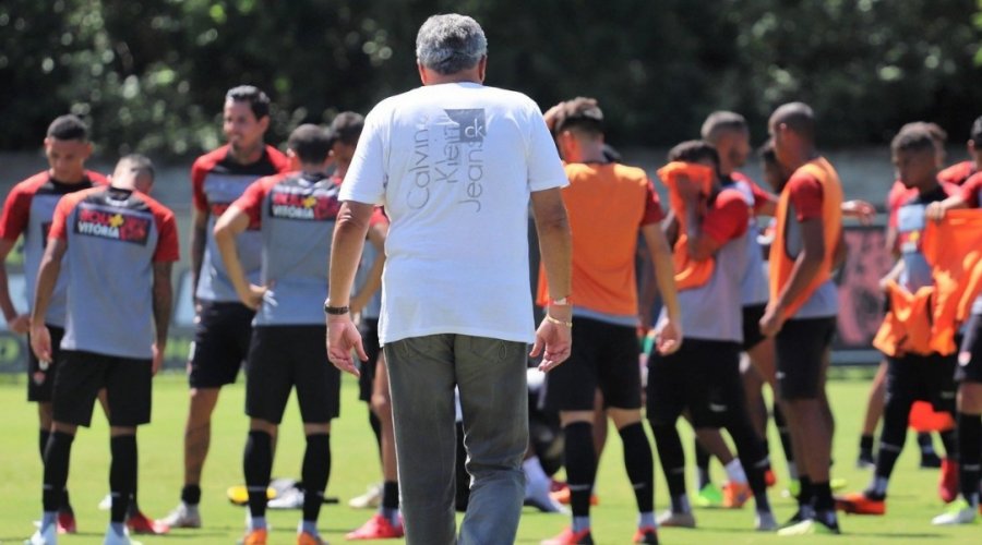 [Vitória divulga relacionados para estreia na série B]