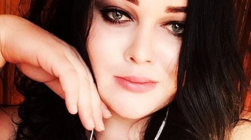 [Após descobrir que mulher era transexual, médico esquarteja vítima e joga partes do corpo no v...]