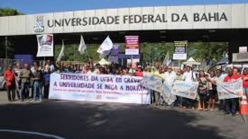[Governador da Bahia decide cortar salário de professores universitário que aderiram à greve]
