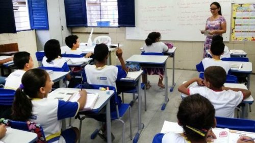 [PREFEITOS E ONG QUEREM RETIRAR CÁLCULO DO PISO NACIONAL DOS PROFESSORES DA LEI DO FUNDEB]