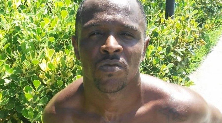 [Homem é preso após roubar mulher e justifica atitude por “não ter o que fazer’]