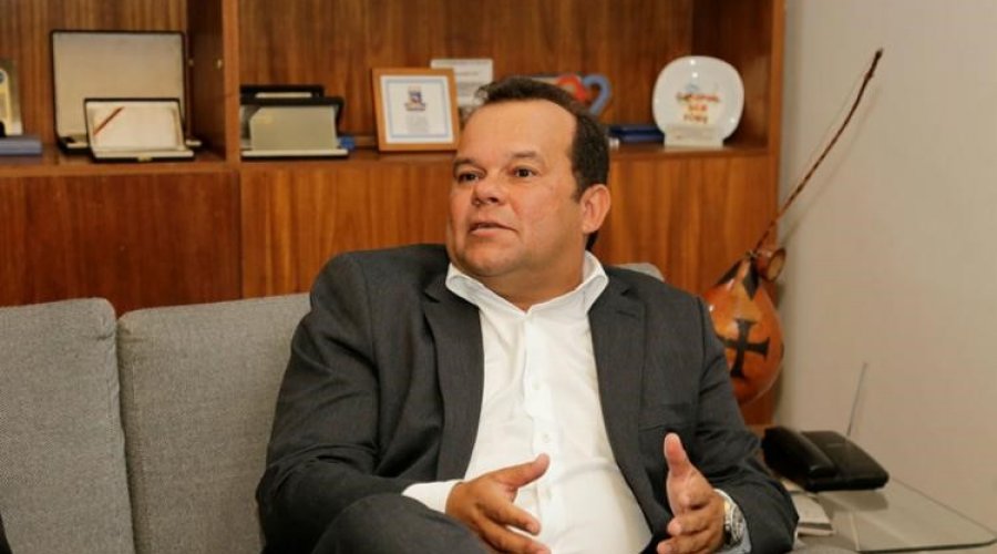 [Geraldo Junior diz que antecipação do salário ajuda na movimentação do Comércio da cidade]