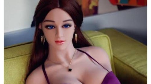 [Homem faz boneca sexual parecida com sua ex namorada após fim da relação ]