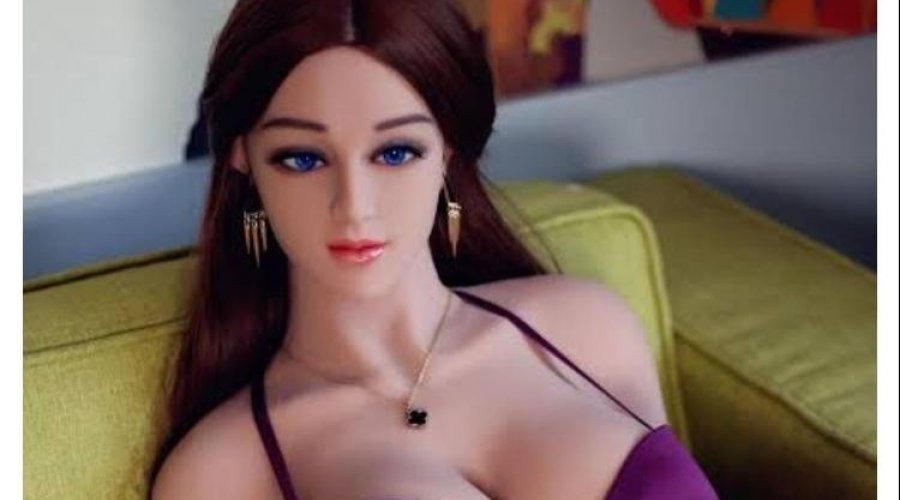 [Homem faz boneca sexual parecida com sua ex namorada após fim da relação ]