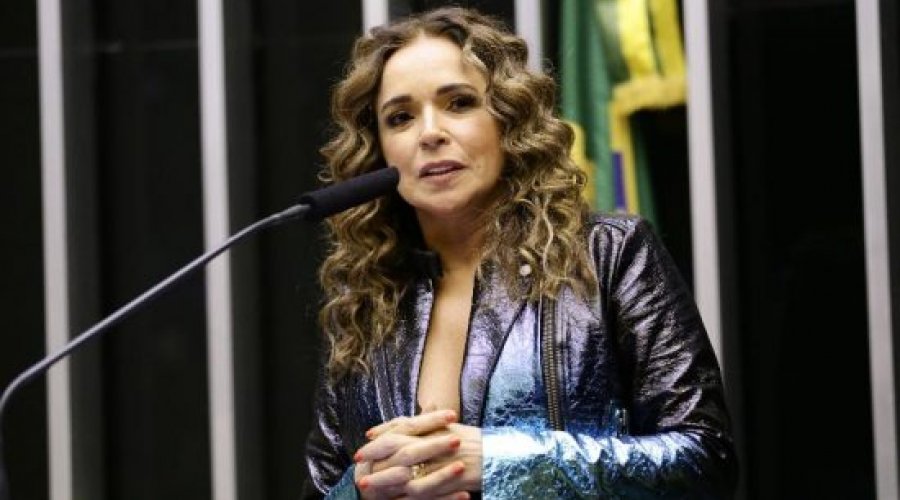[“Não existe argumento para homofobia” diz Daniela Mercury]
