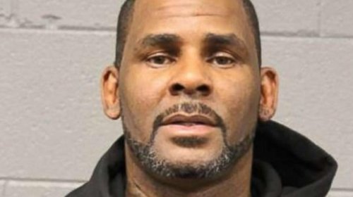 [Cantor R.Kelly foi preso acusado por posse de pornografia infantil ]