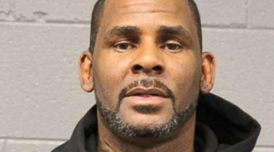 [Cantor R.Kelly foi preso acusado por posse de pornografia infantil ]