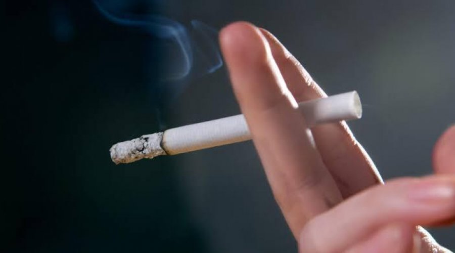 [O mercado ilegal de cigarros cresce pelo sexto ano consecutivo no Brasil. ]