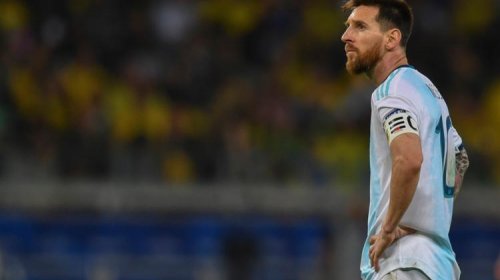 [Após críticas, Messi é suspenso de jogos internacionais por três meses]