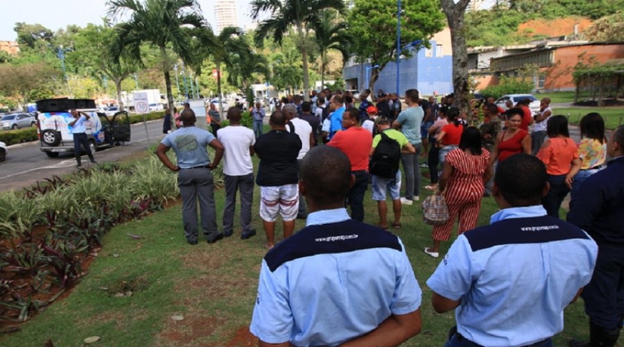 [Com vigilantes em greve, aulas noturnas são suspensas em algumas unidades da Ufba]