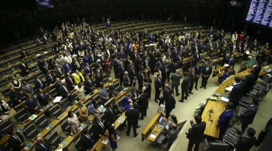 [Governo Federal estuda diminuir salários e jornada de servidores para viabilizar orçamento de 2021]