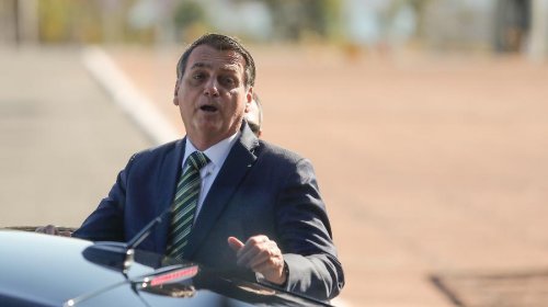 Bolsonaro faz piada com seu eleitor que pede vaga de emprego: [Bolsonaro faz piada com seu eleitor que pede vaga de emprego: