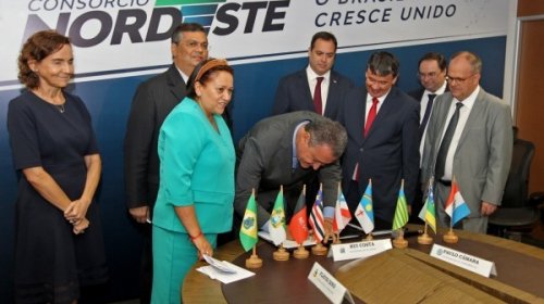 [Governadores do NE cobram União por falta de plano de contenção de óleo]
