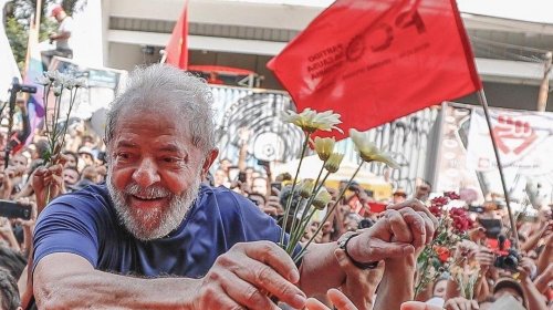 [Lula deixa prisão em Curitiba]
