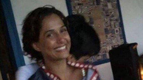 [Camila Pitanga curte férias com a namorada no sul da Bahia]