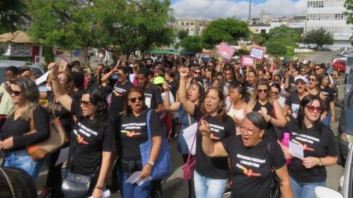 [Professores do estado têm salários descontados pelo Governo após paralisações]