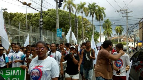 [Estudantes de Salvador se mobilizam contra aumento da tarifa de ônibus ]