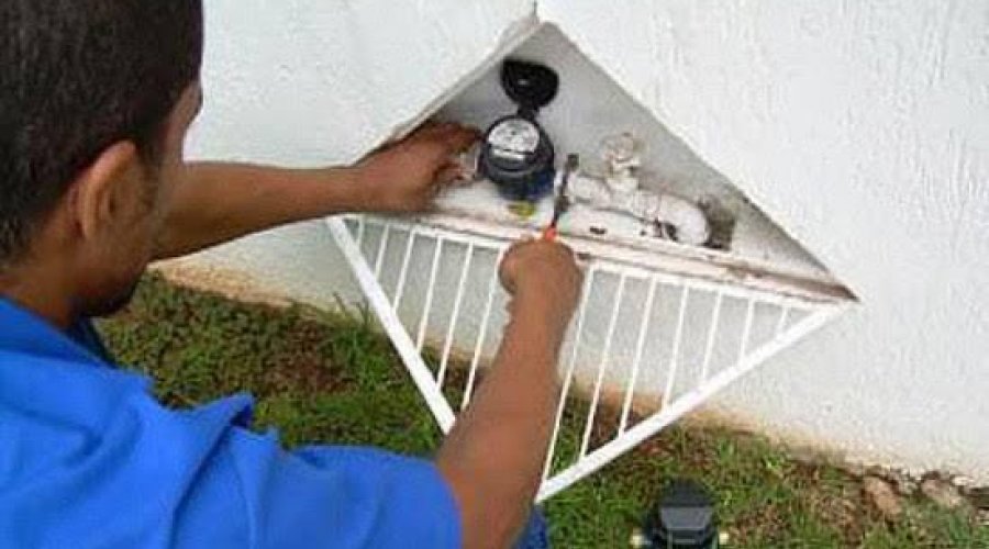 [Advogado diz que embasa não deve cortar água da população ]