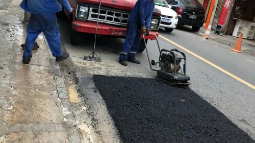 [Após denúncia embasa completa serviço em rua de Pernambués]