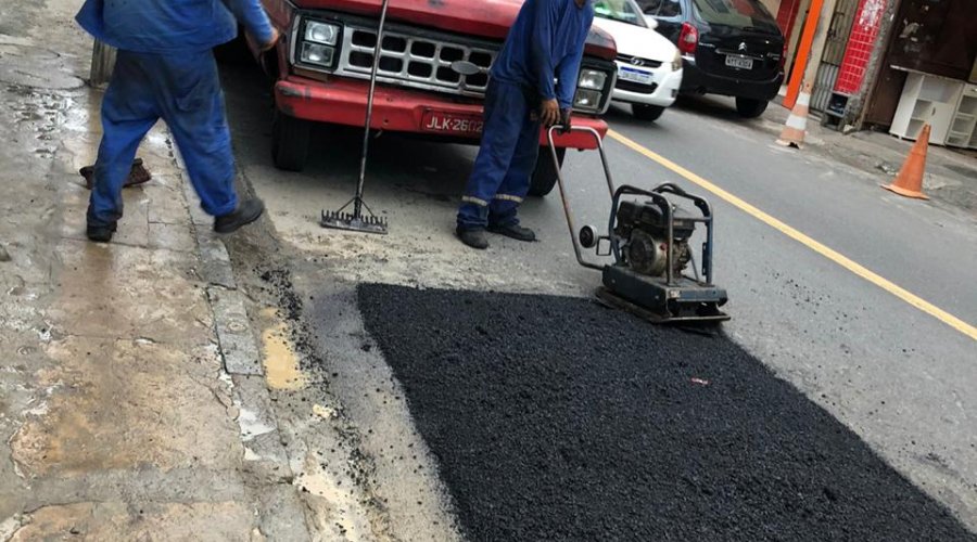 [Após denúncia embasa completa serviço em rua de Pernambués]