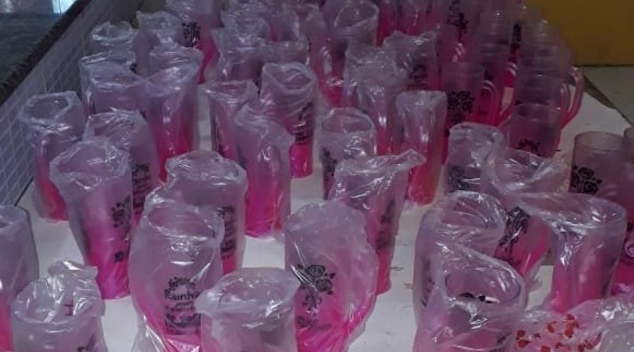 [Movimento Solidário: mais de 300 mães foram presenteadas com canecas e cestas básicas na Cidade Baixa ]