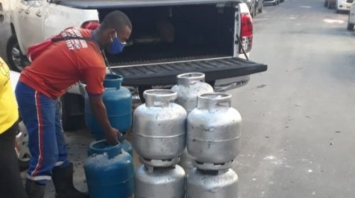 [Moradores de Massaranduba recebe doações de máscaras e botijão de gás ]