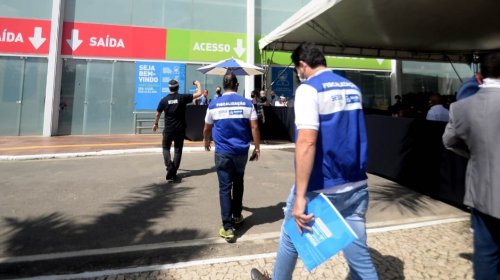 [Lojas em shoppings são interditadas no primeiro dia de reabertura]