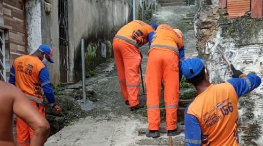 [Limpurb realiza mutirão de limpeza e roçagem em Pernambués ]