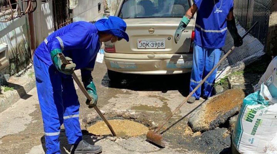 [Após pedido embasa desobstrui esgoto em Travessa de Pernambués]