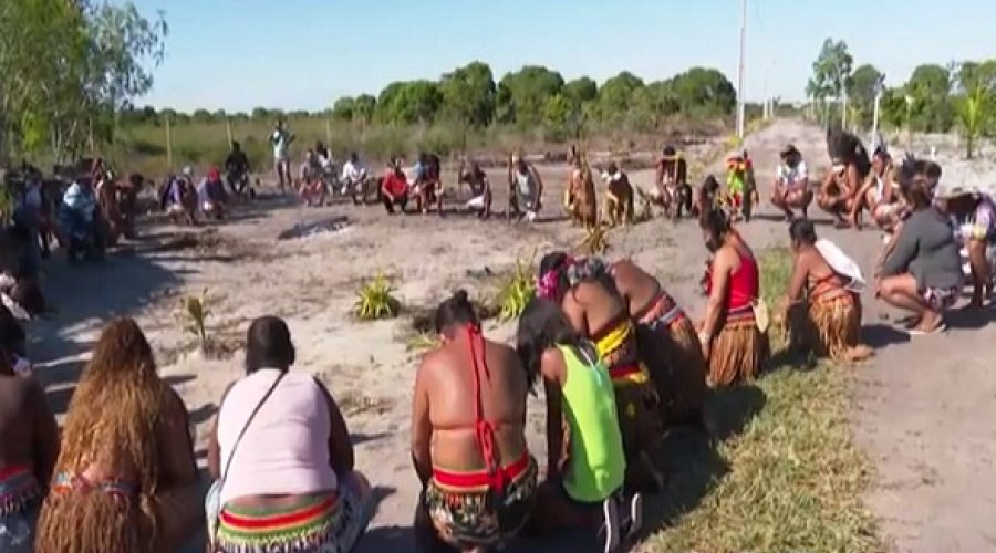 [Indígenas realizam ato contra reintegração de posse]