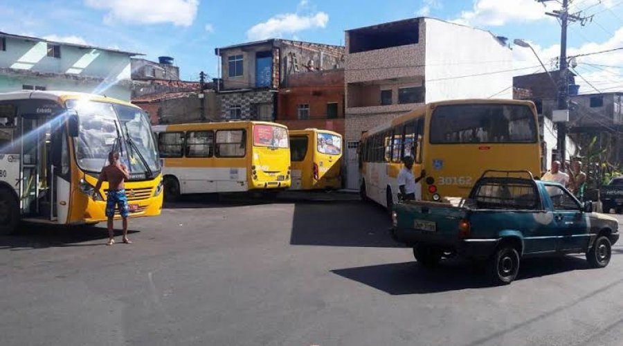 [Ônibus param de circular em trecho da Capelinha de São Caetano]
