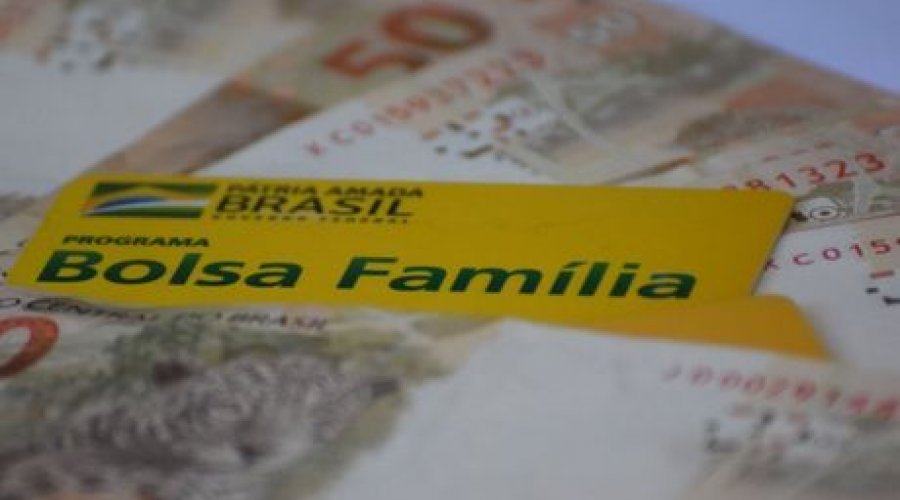 [Governo descarta prorrogar auxílio e ampliará Bolsa Família]