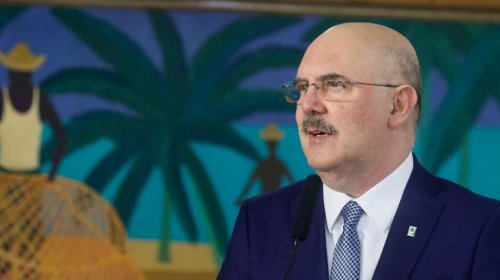 [Aulas presenciais em universidades voltarão em 1º de março, diz ministro da Educação]