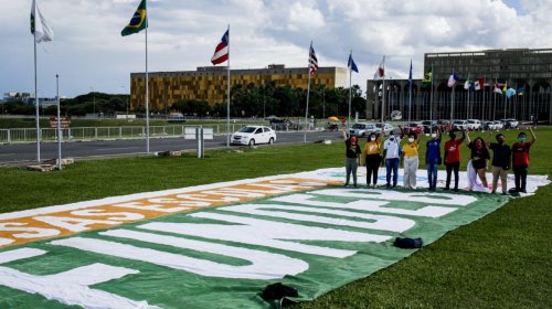 [UBES e UEES da Bahia realizam ato em Brasília pedindo a regulamentação da Fundeb ]