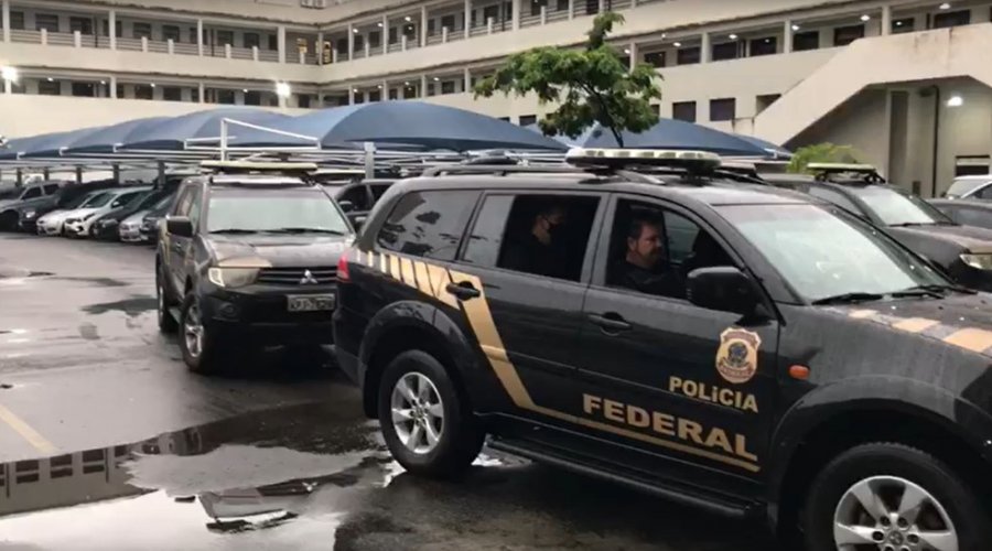 [Polícia Federal realiza operação contra fraudes no auxílio emergencial na Bahia e outros 13 estados]